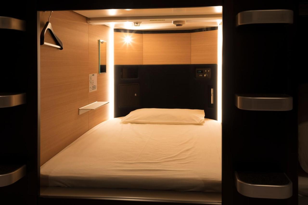 Capsule hotel Tube Sq 3*